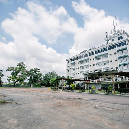 Merdeka Hotel Keluang Eksteriør bilde