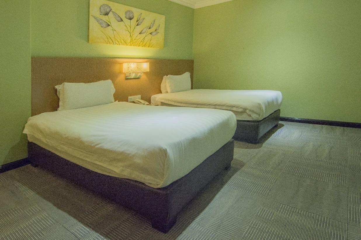 Merdeka Hotel Keluang Eksteriør bilde
