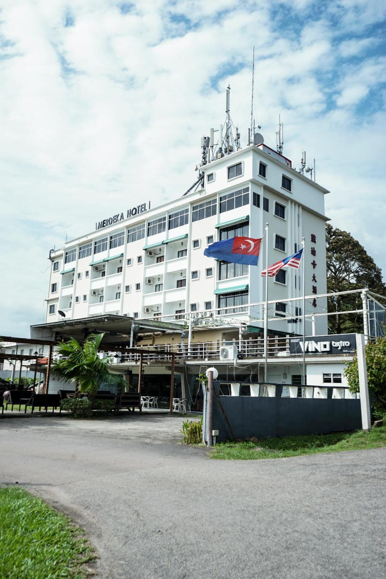 Merdeka Hotel Keluang Eksteriør bilde