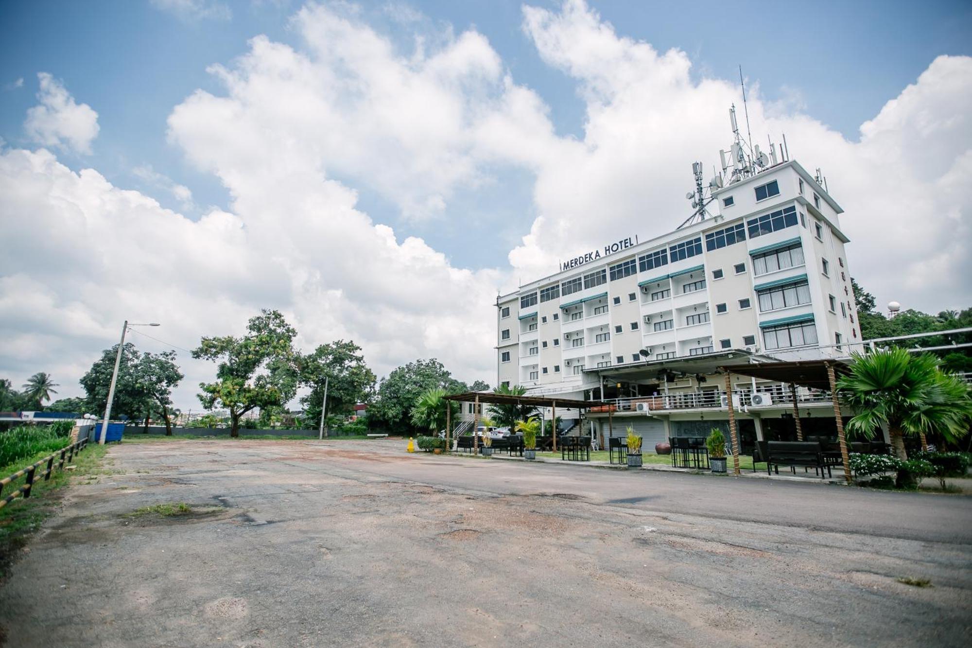 Merdeka Hotel Keluang Eksteriør bilde