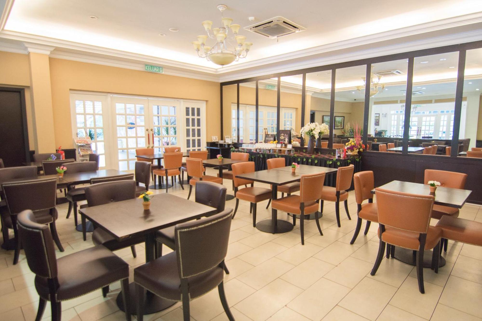 Merdeka Hotel Keluang Eksteriør bilde