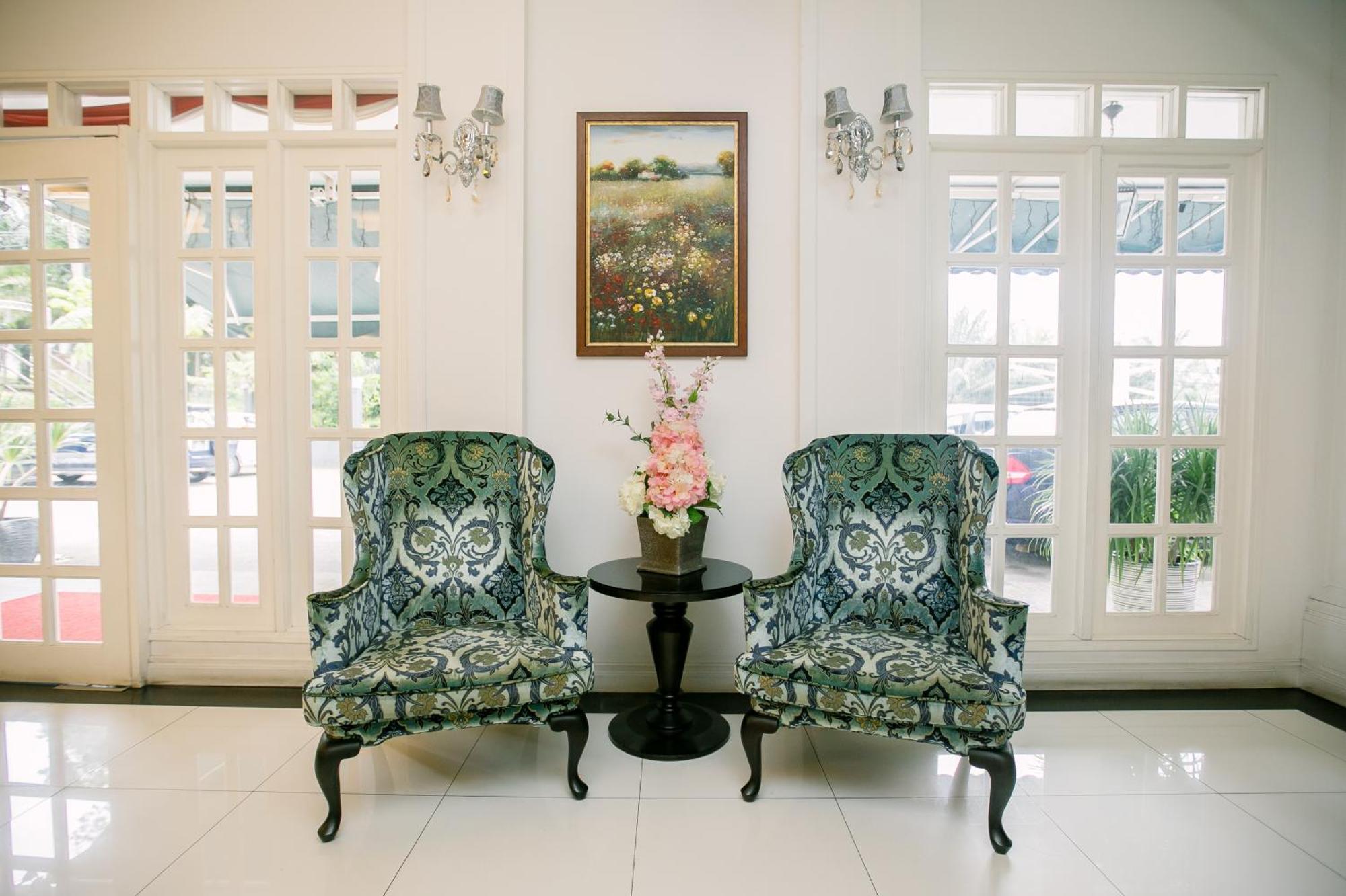Merdeka Hotel Keluang Eksteriør bilde