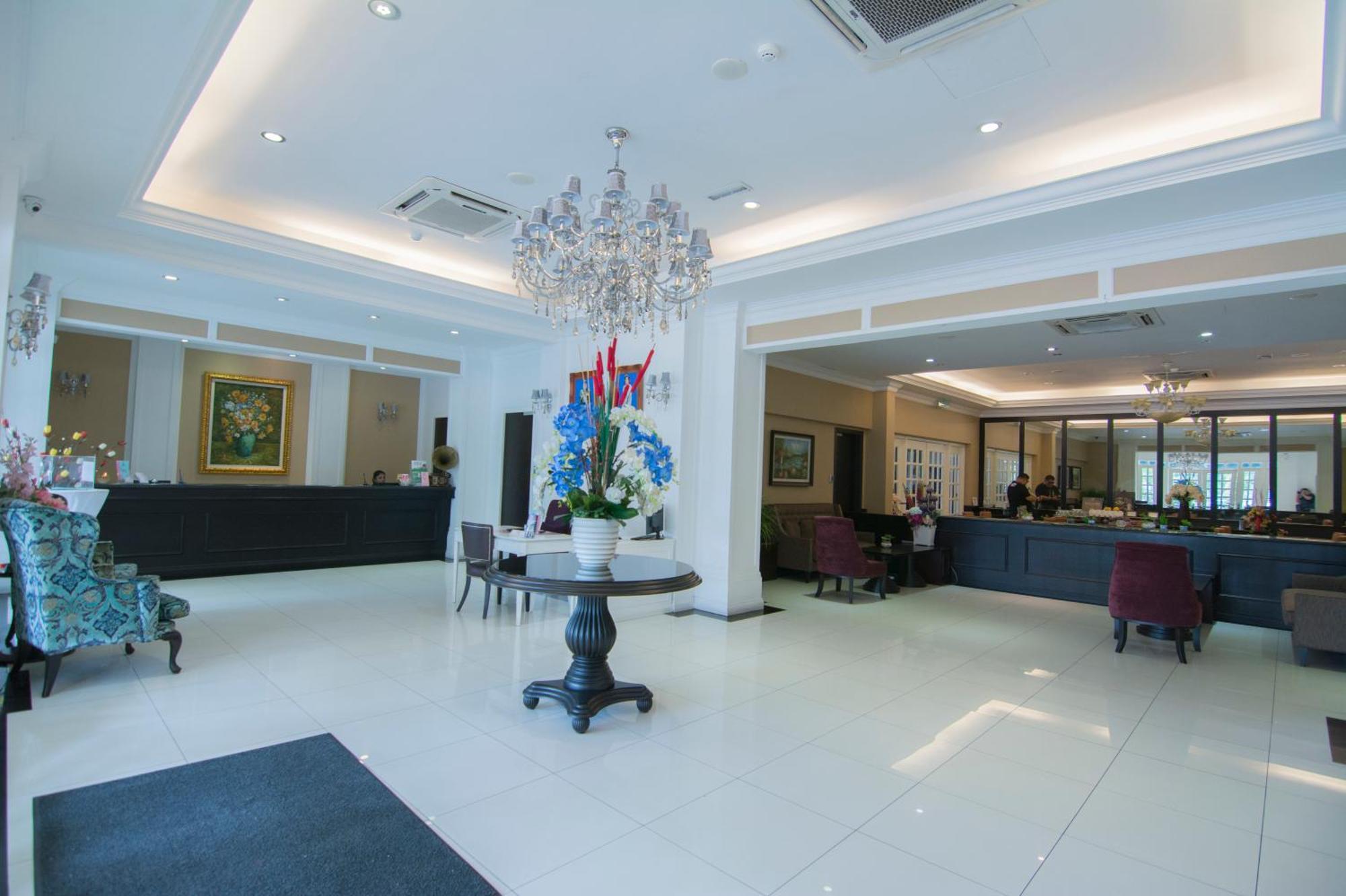 Merdeka Hotel Keluang Eksteriør bilde