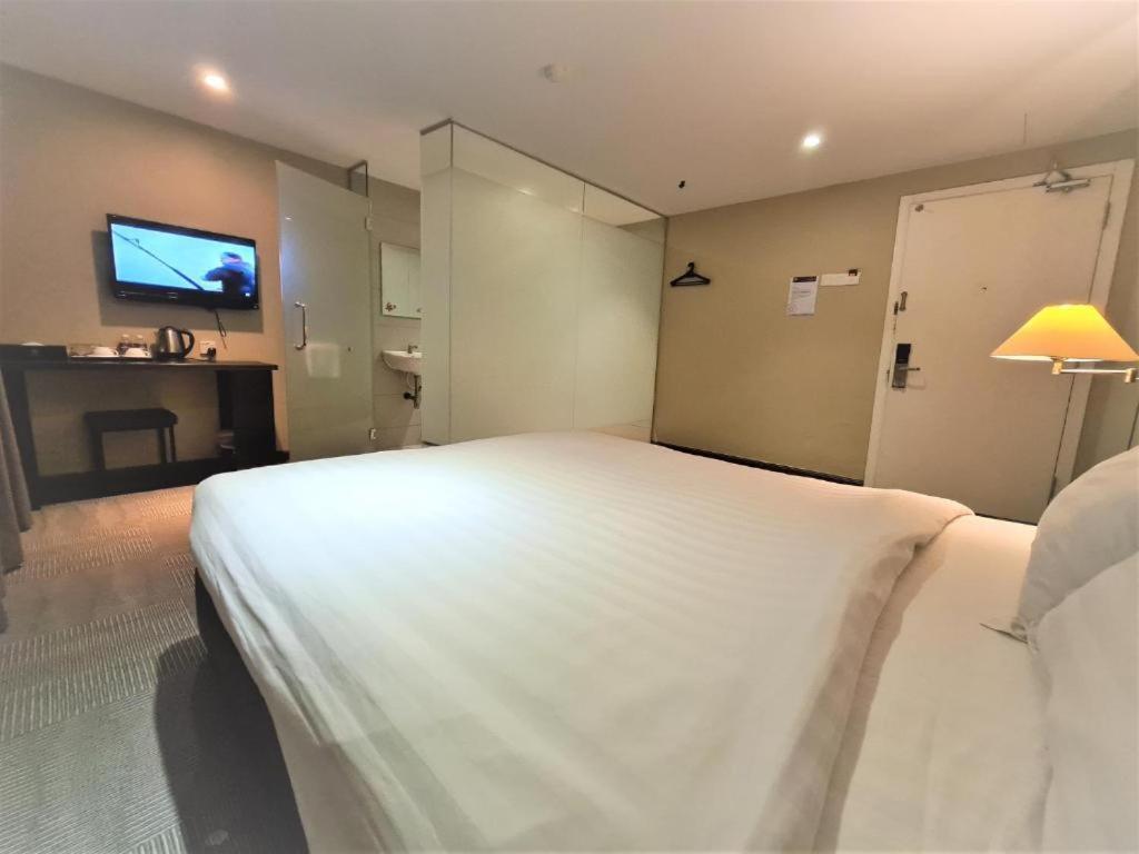 Merdeka Hotel Keluang Eksteriør bilde