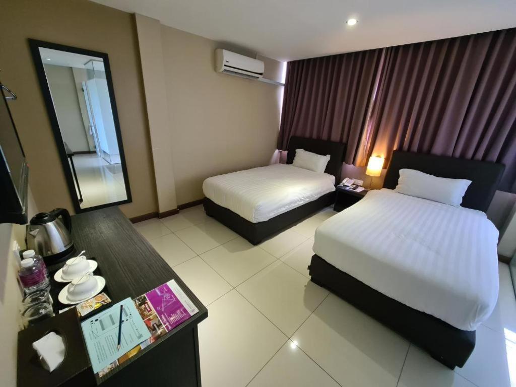 Merdeka Hotel Keluang Eksteriør bilde