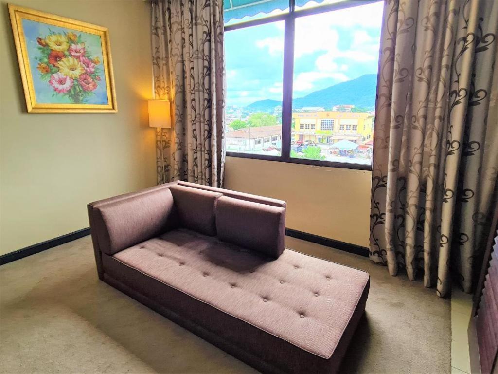 Merdeka Hotel Keluang Eksteriør bilde