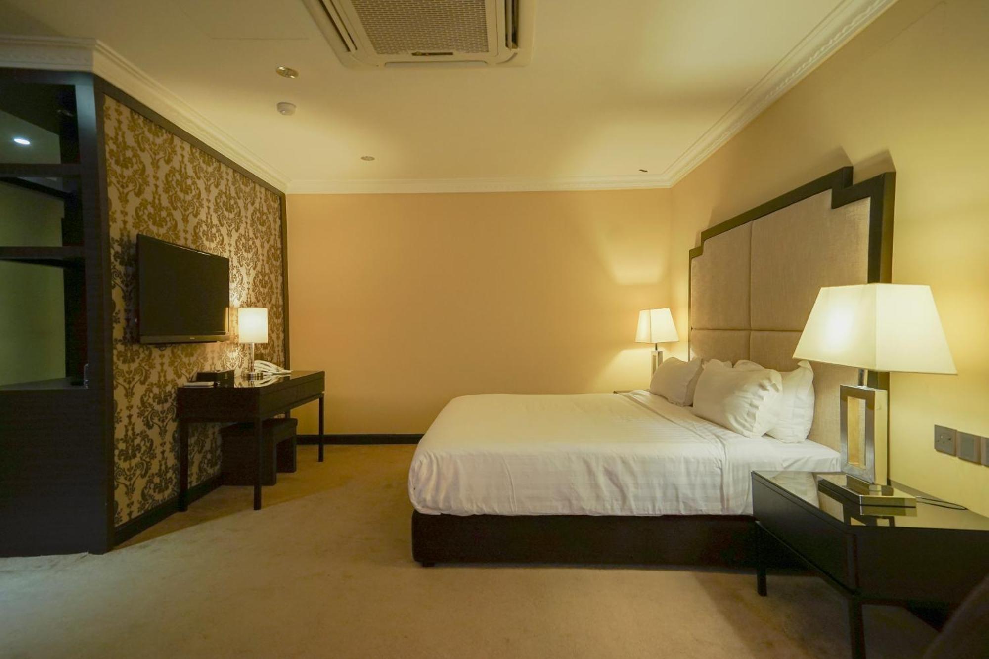 Merdeka Hotel Keluang Eksteriør bilde