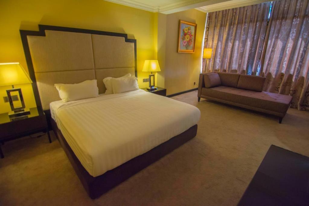 Merdeka Hotel Keluang Eksteriør bilde
