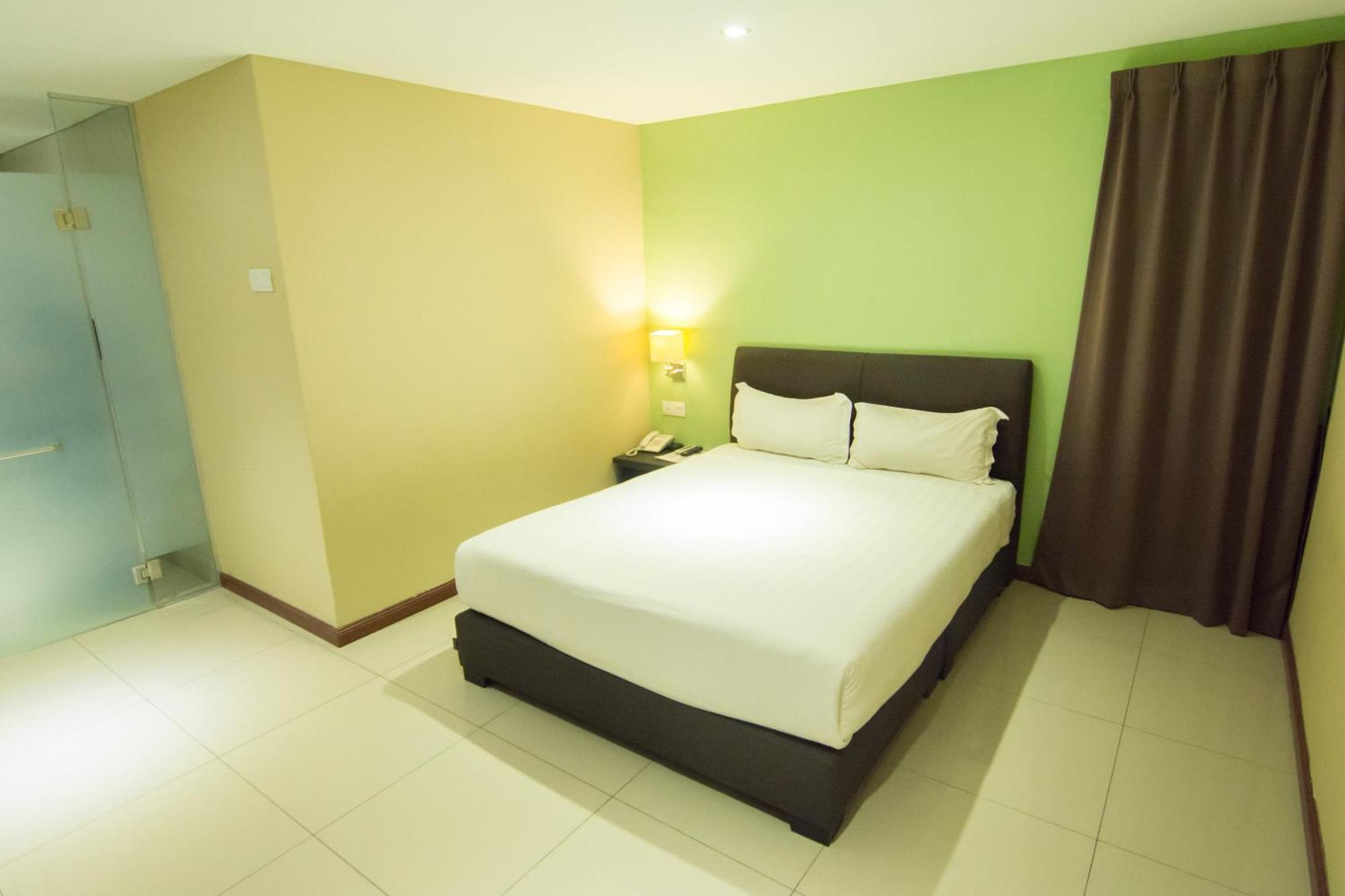 Merdeka Hotel Keluang Eksteriør bilde