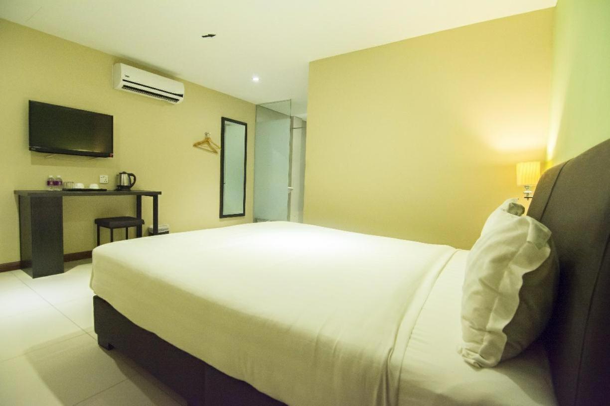 Merdeka Hotel Keluang Eksteriør bilde