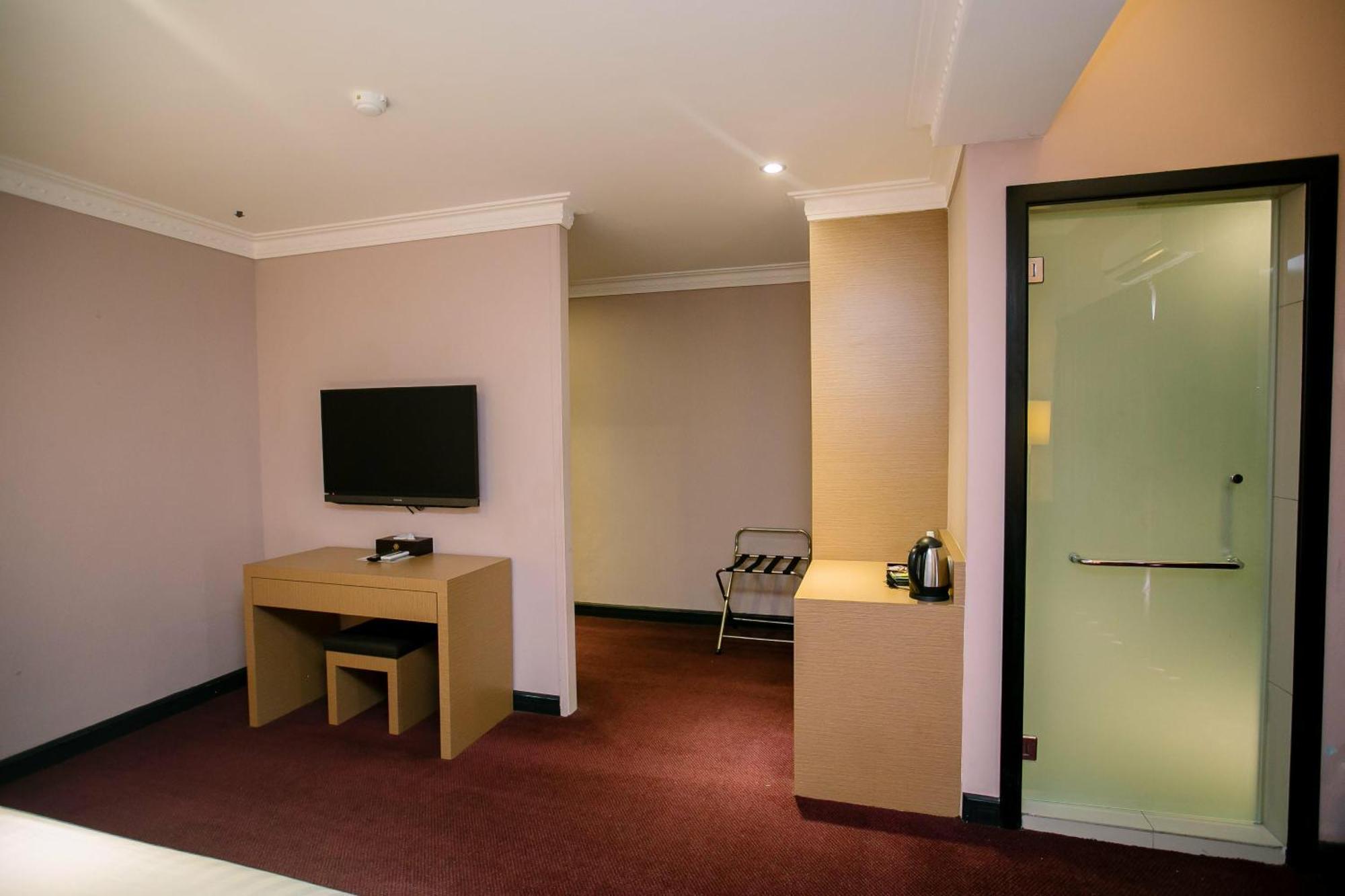 Merdeka Hotel Keluang Eksteriør bilde