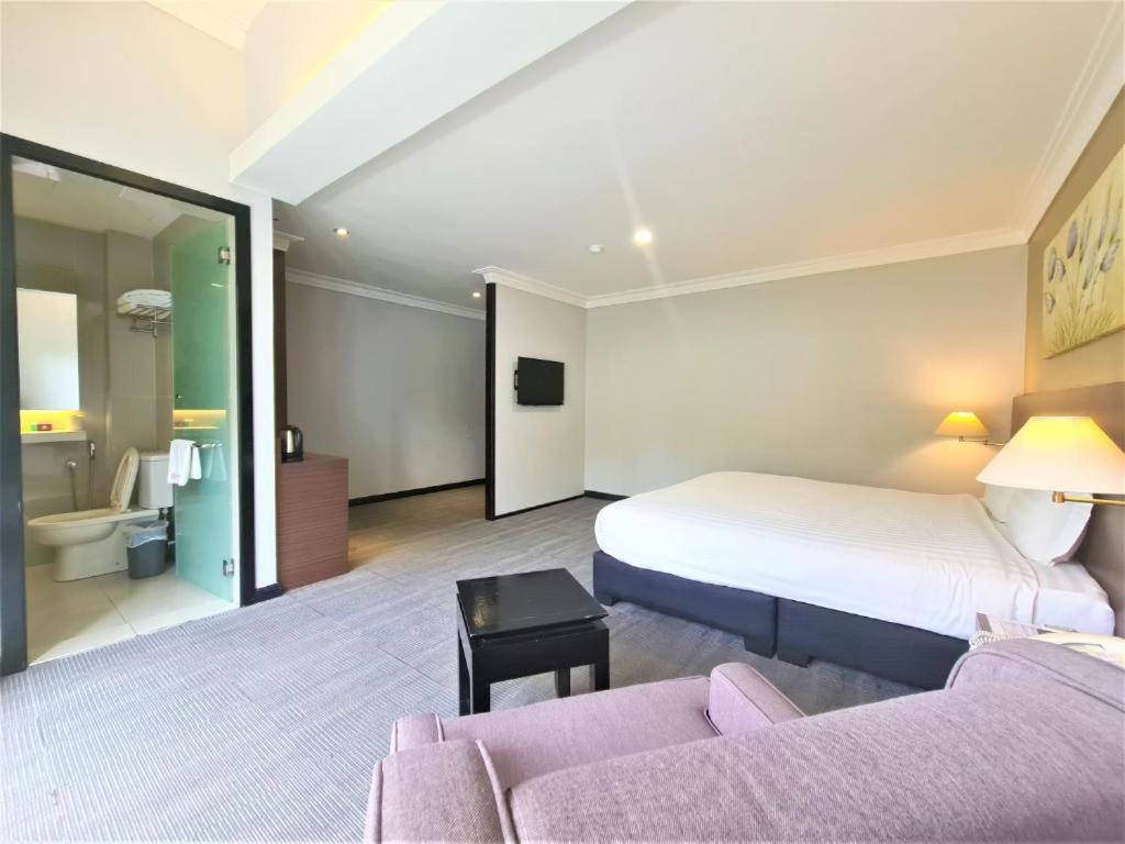 Merdeka Hotel Keluang Eksteriør bilde