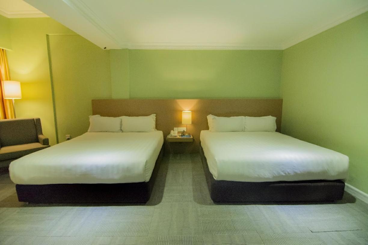 Merdeka Hotel Keluang Eksteriør bilde