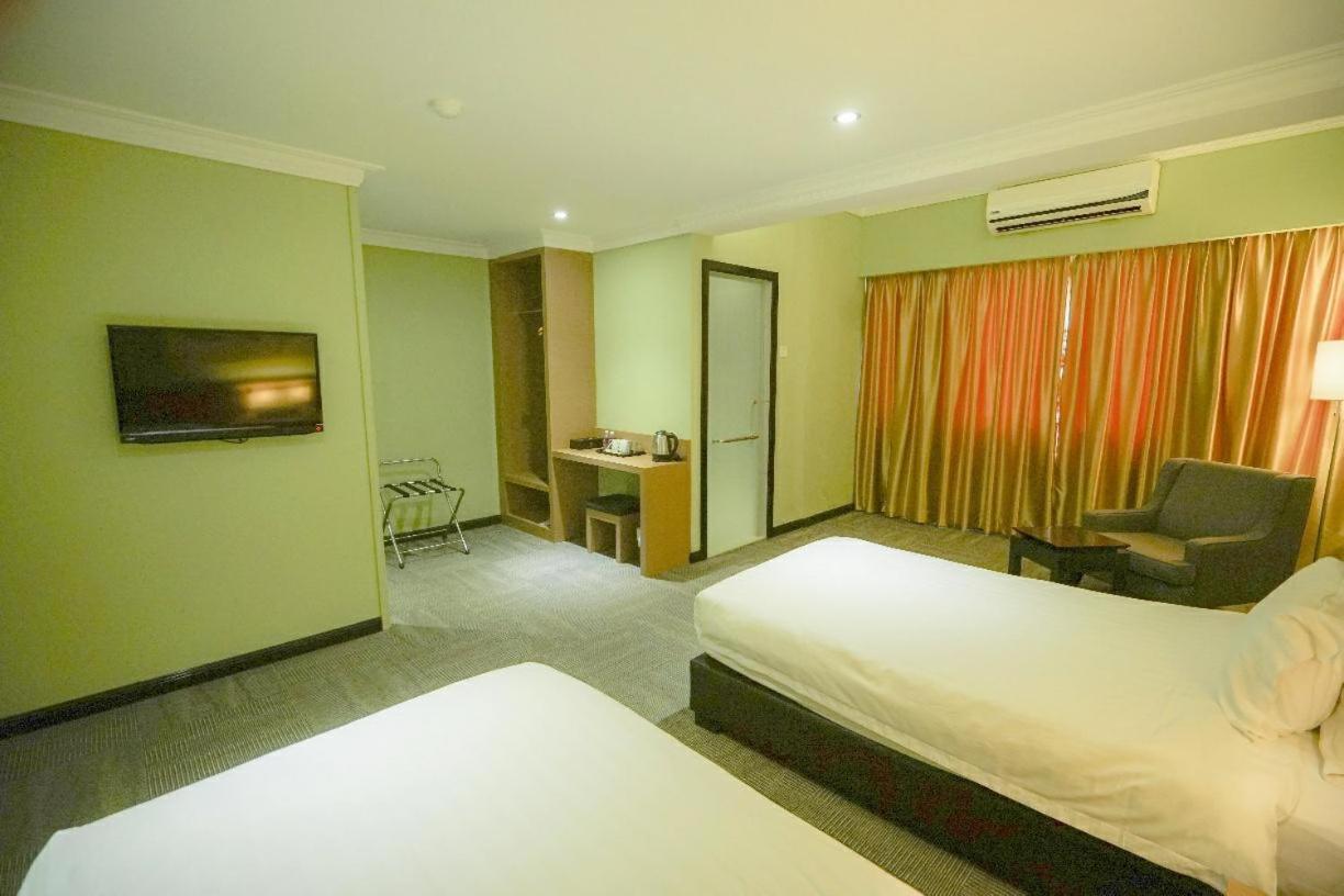 Merdeka Hotel Keluang Eksteriør bilde