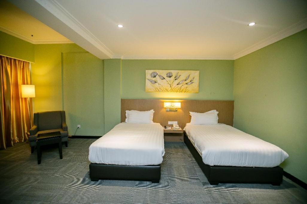 Merdeka Hotel Keluang Eksteriør bilde