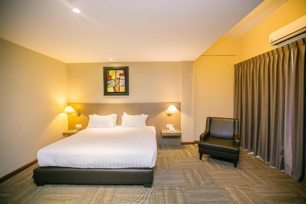 Merdeka Hotel Keluang Eksteriør bilde