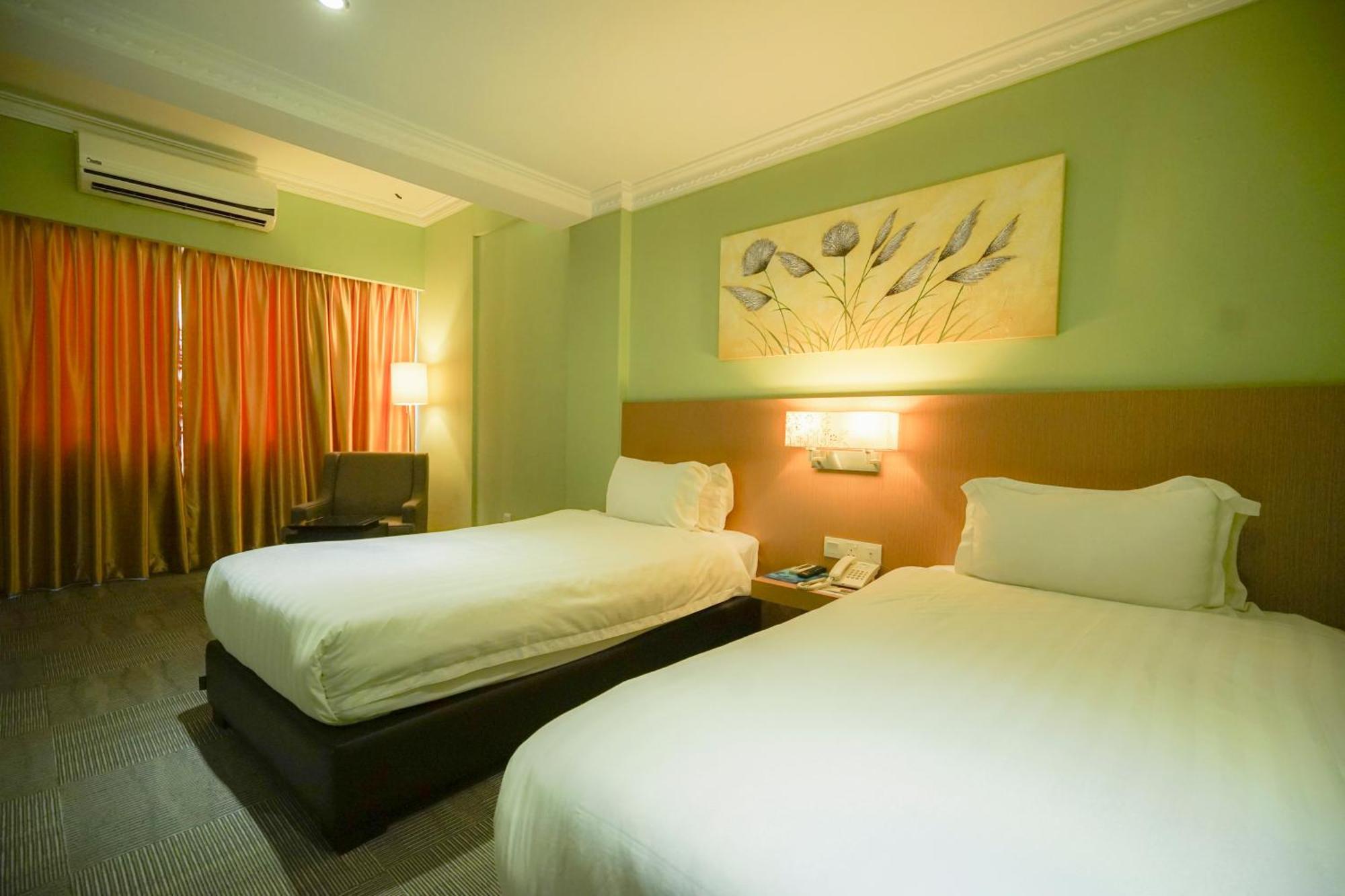 Merdeka Hotel Keluang Eksteriør bilde