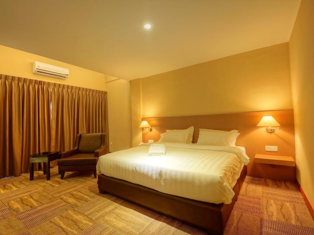 Merdeka Hotel Keluang Eksteriør bilde