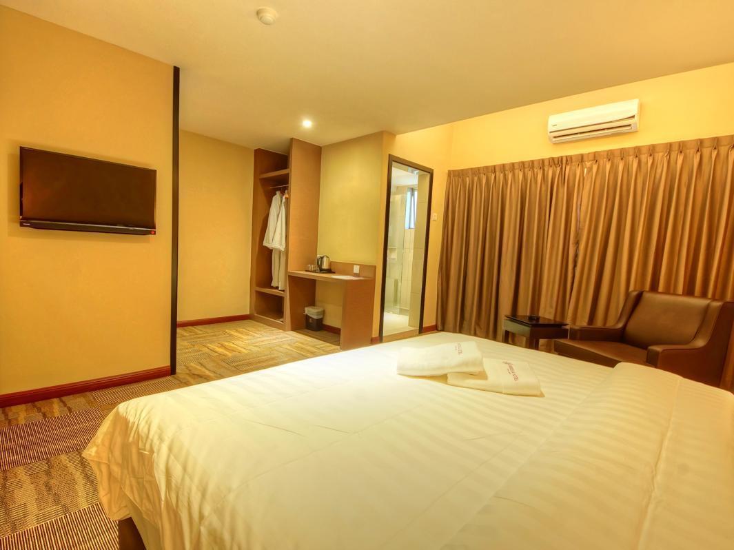 Merdeka Hotel Keluang Eksteriør bilde
